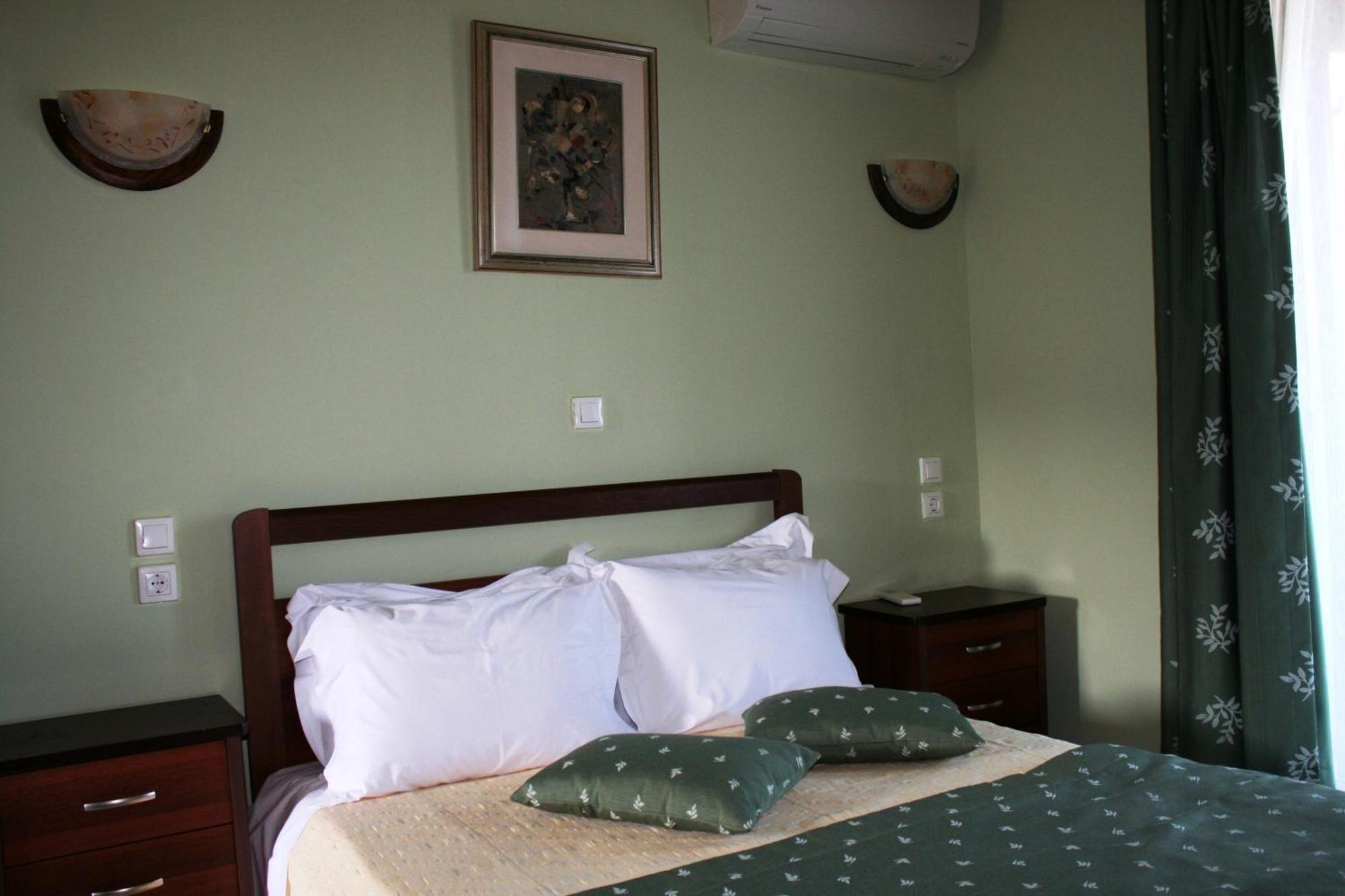 Dionysus Apartments & Suites Ierissos Værelse billede
