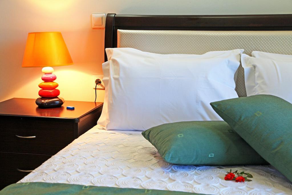 Dionysus Apartments & Suites Ierissos Værelse billede